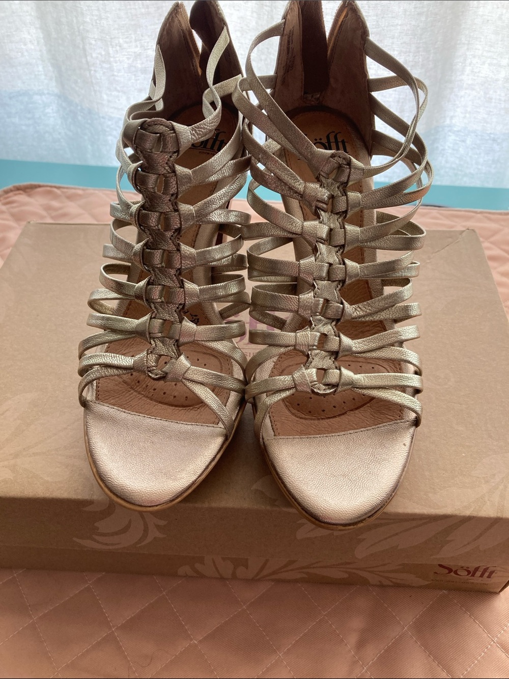 Sofft size 9 Metallic Strappy Gladiator Sandals - Gold